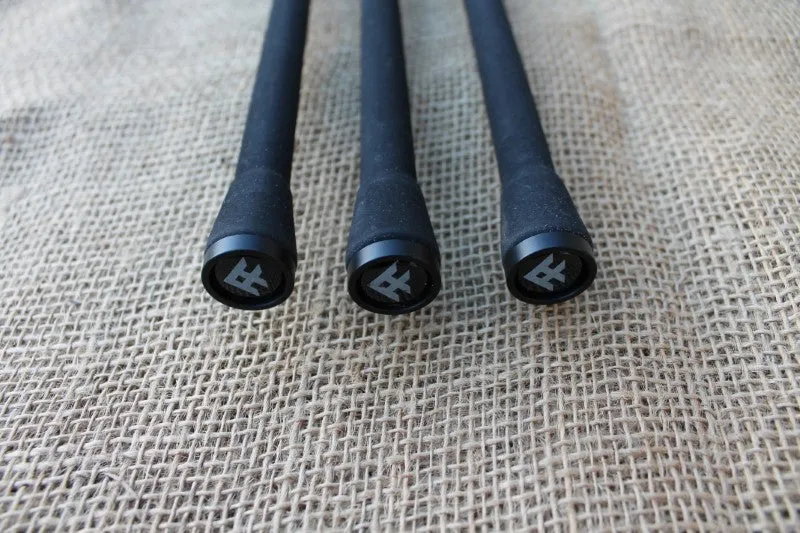 3 x Daiwa 9' Carp Rods With Sonik Mini Pit Reels And Protective Holdall. MINT.