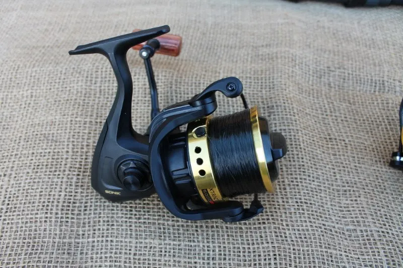 3 x Daiwa 9' Carp Rods With Sonik Mini Pit Reels And Protective Holdall. MINT.