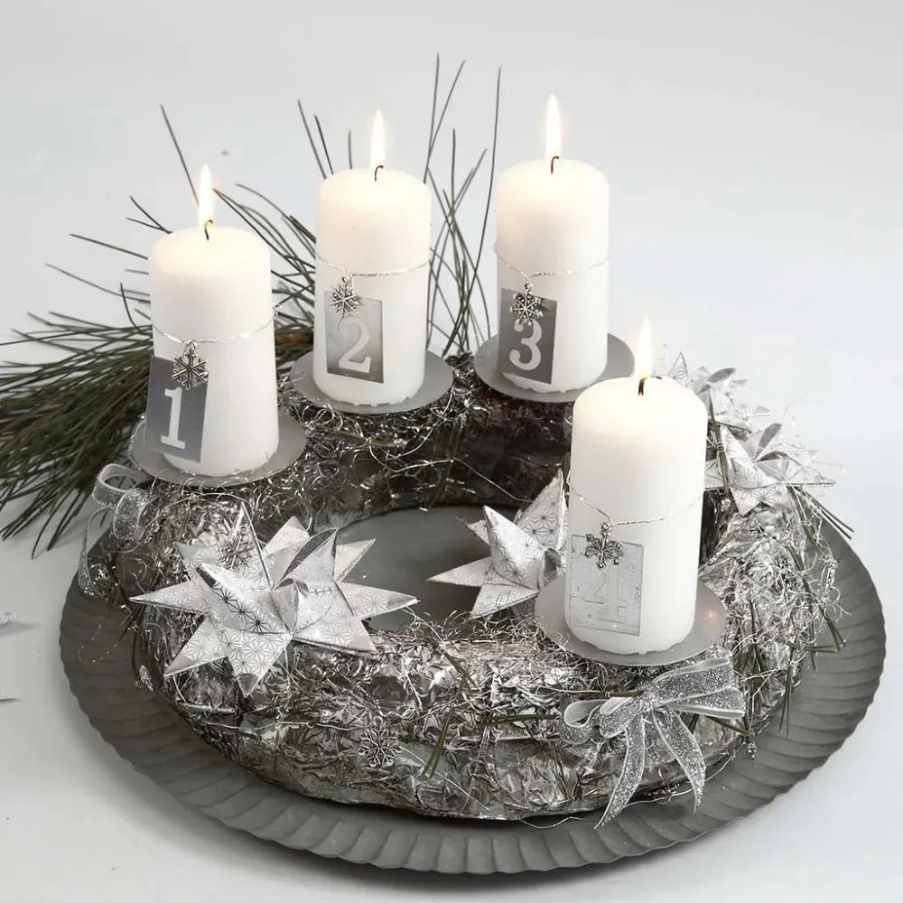 4 x Metal Round Shape Candle Holders With Spear For Christmas Decorations D: 7cm