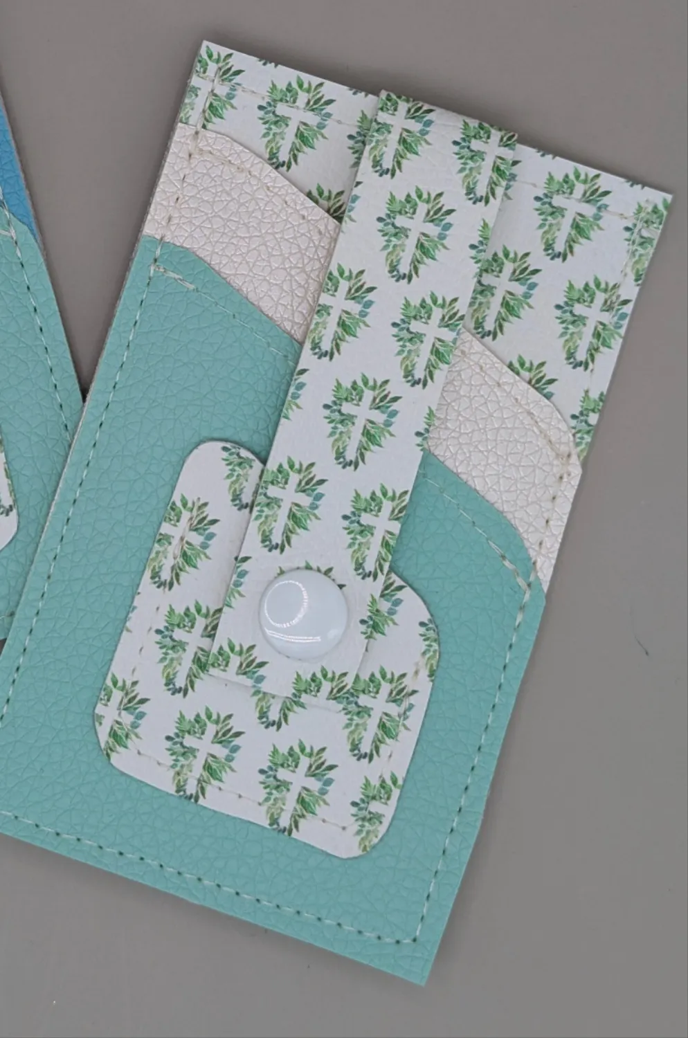 Card wallet /w coin pocket- Floral Cross