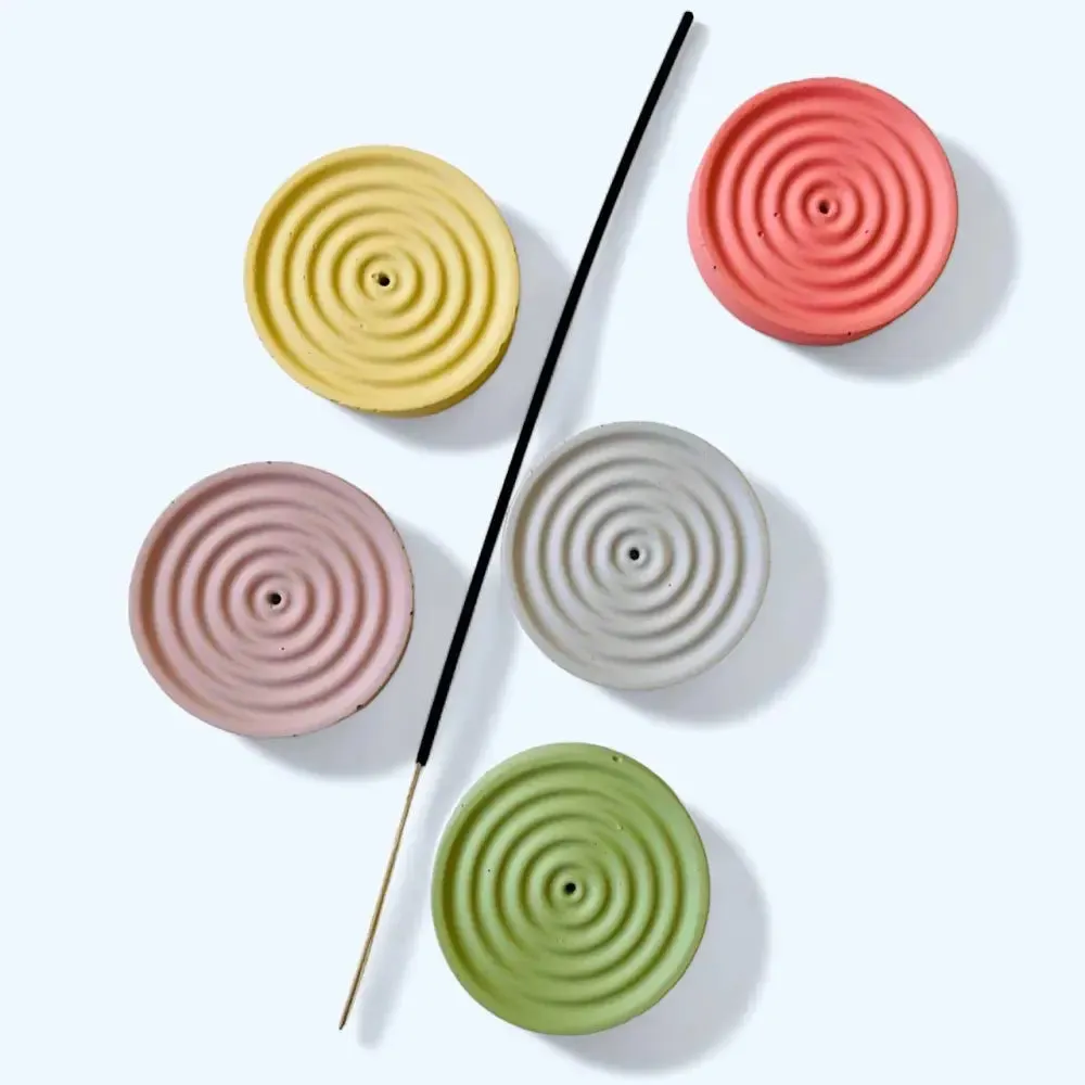 Colorful Concrete Round Mini Incense Holders: Off White / Matte