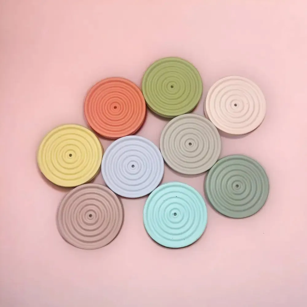 Colorful Concrete Round Mini Incense Holders: Off White / Matte