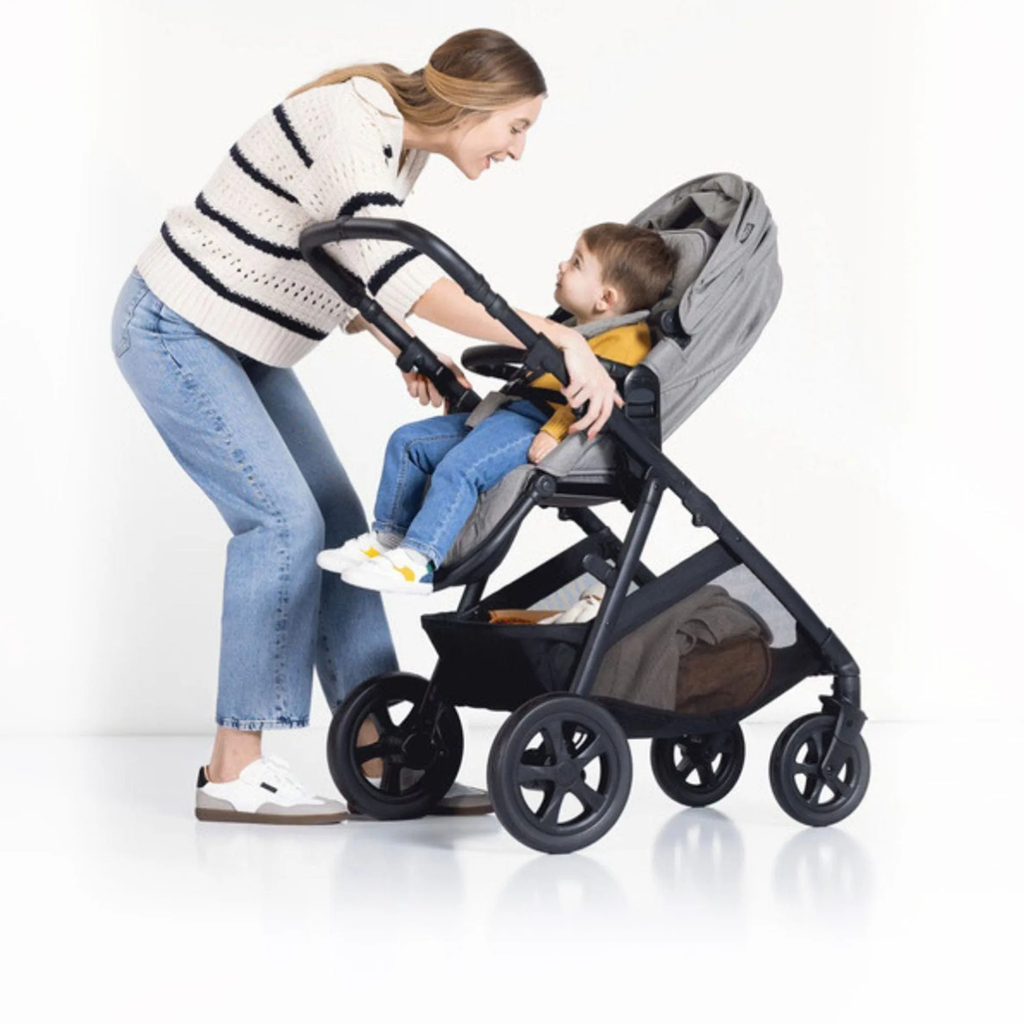 Graco Near2Me DLX Trio (Pushchair, Carrycot and Snuglite) in Ash