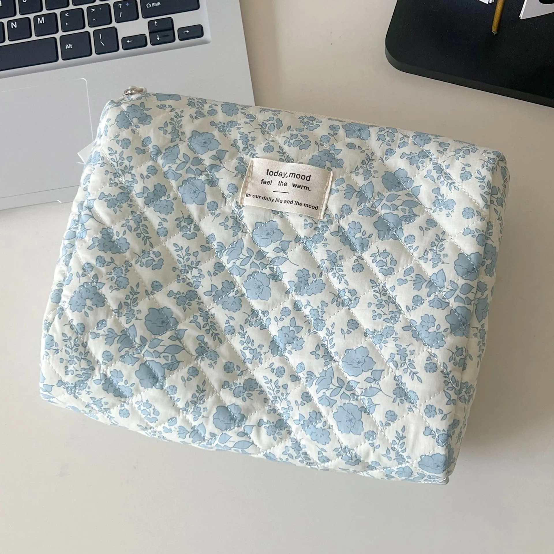 honitty Makeup Pouch,Quilted Cosmetic Bags,Large Floral Make Up Organizer for Women