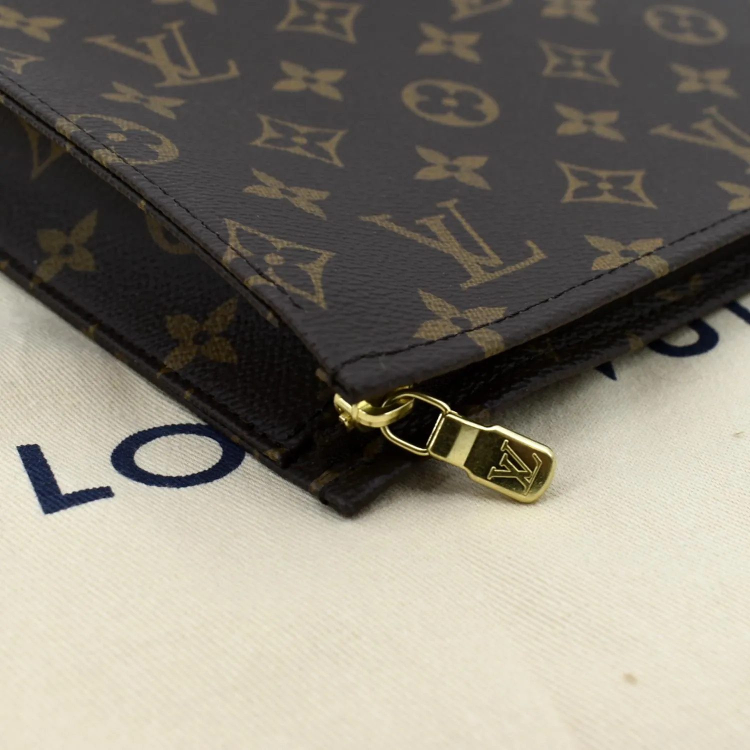 LOUIS VUITTON Toiletry 26 Monogram Canvas Cosmetic Pouch Brown