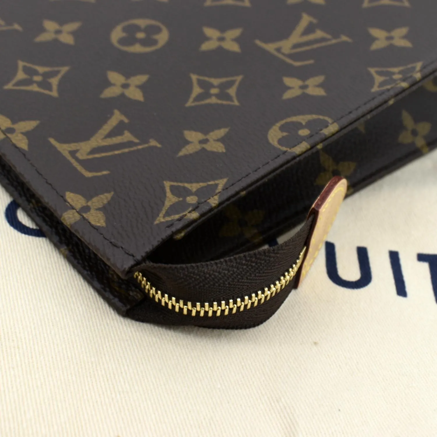 LOUIS VUITTON Toiletry 26 Monogram Canvas Cosmetic Pouch Brown