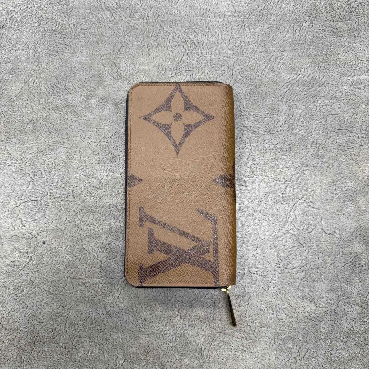 Louis Vuitton Wallet "GIANT MONOGRAM" Used Brown Size OS