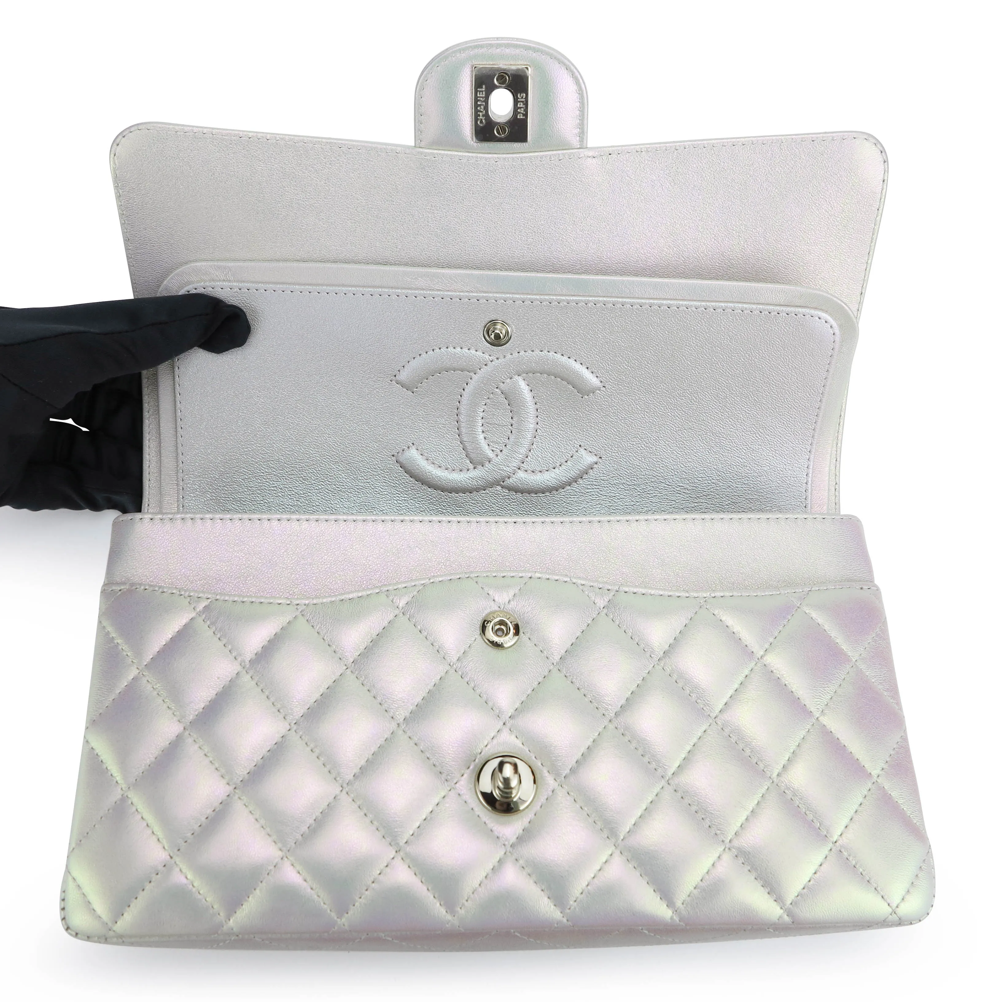Medium Classic Double Flap Bag in 20B Iridescent Ivory Lambskin