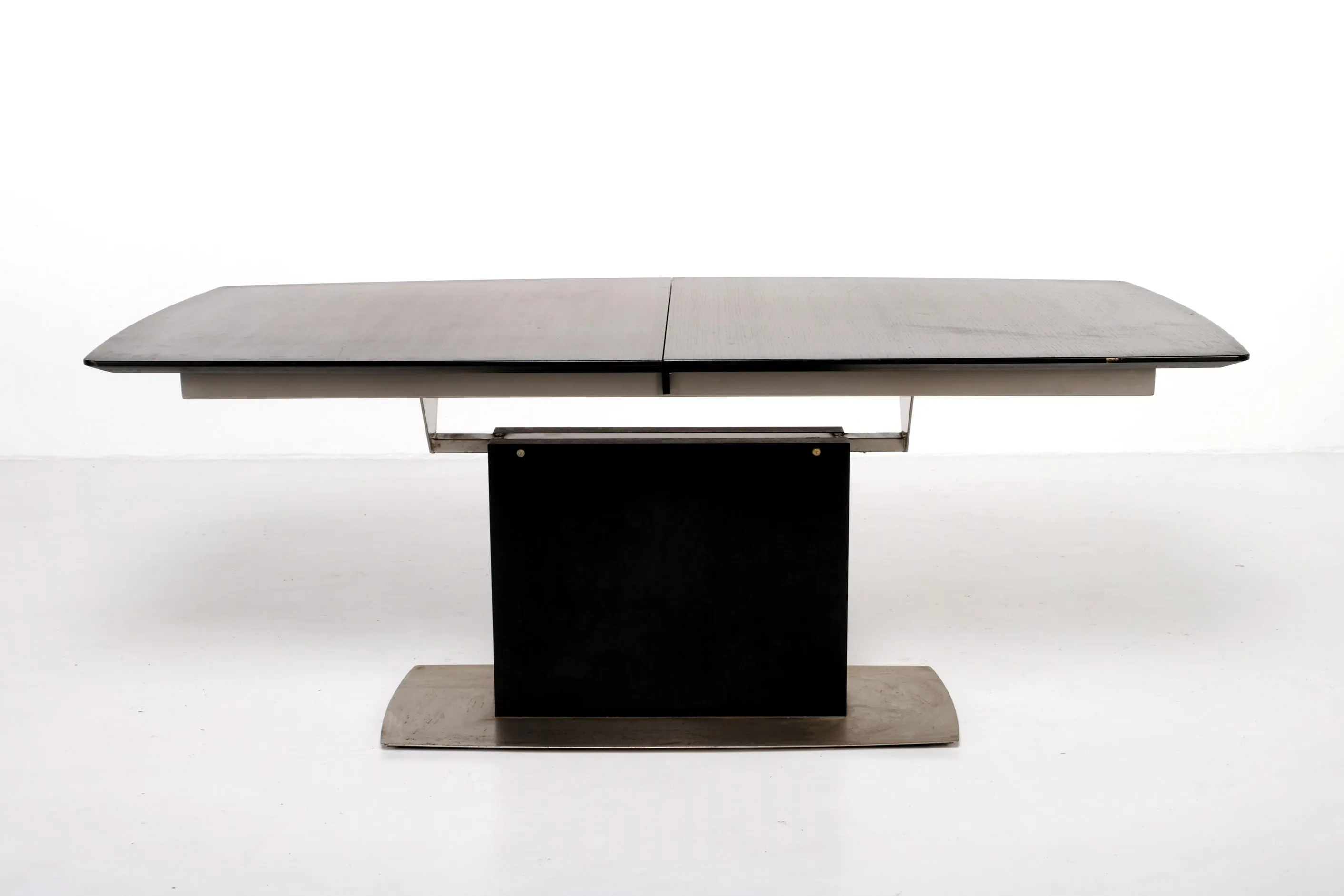 MODERN EXPANDABLE DINING TABLE