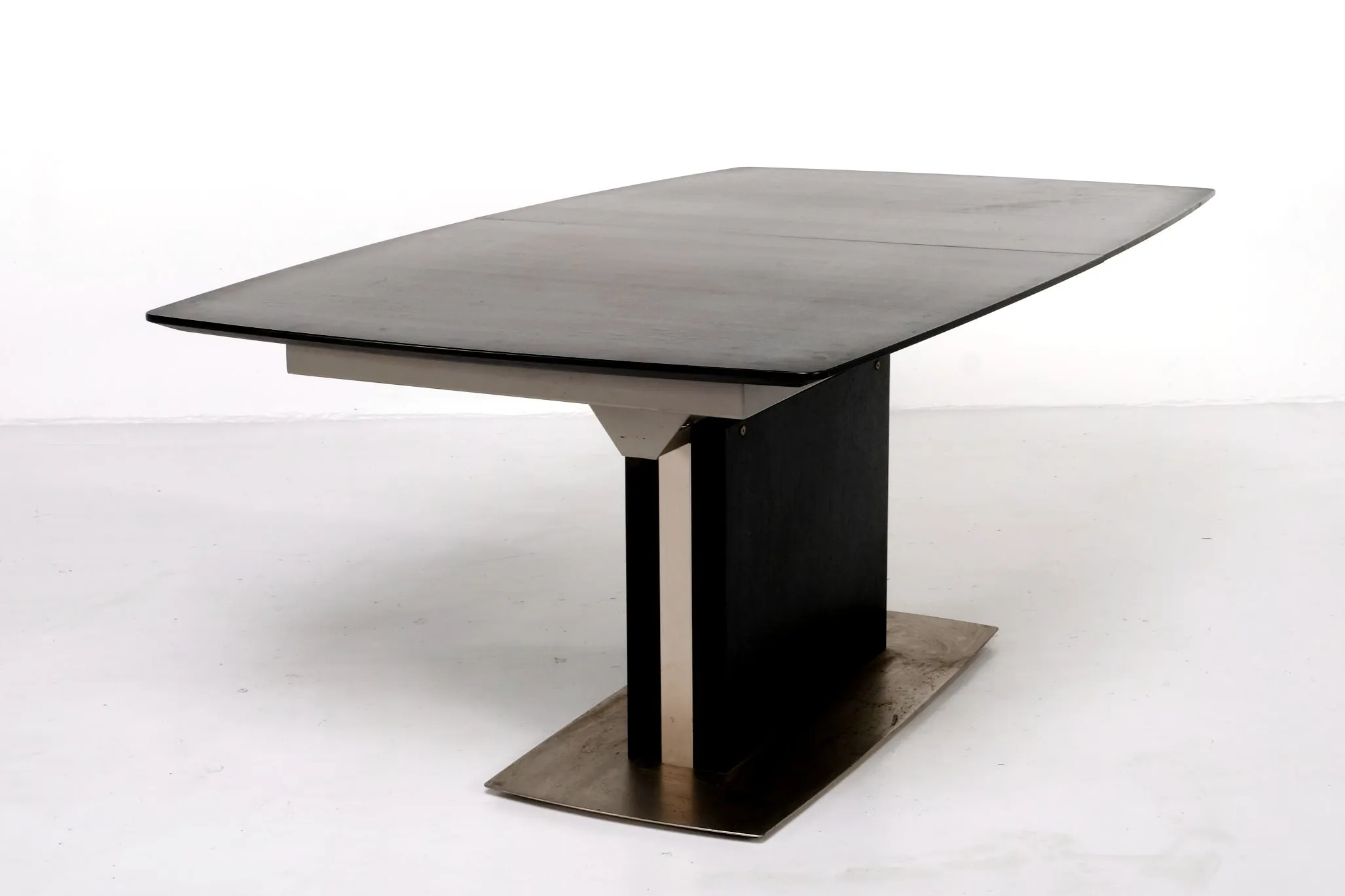 MODERN EXPANDABLE DINING TABLE