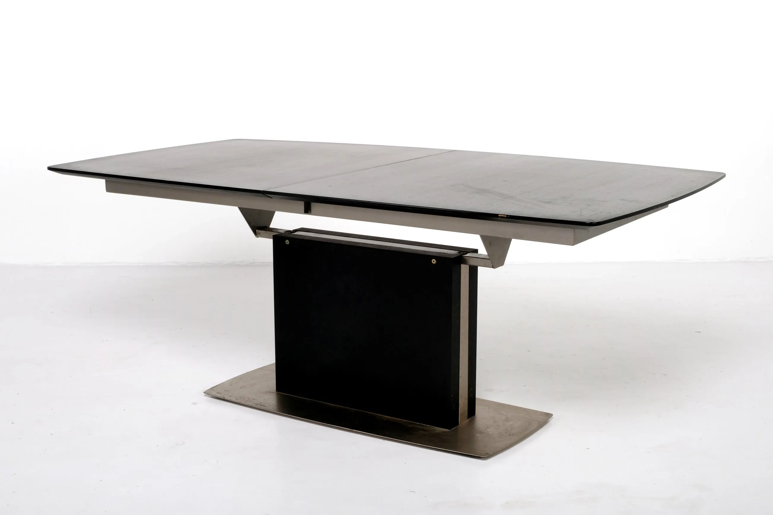 MODERN EXPANDABLE DINING TABLE