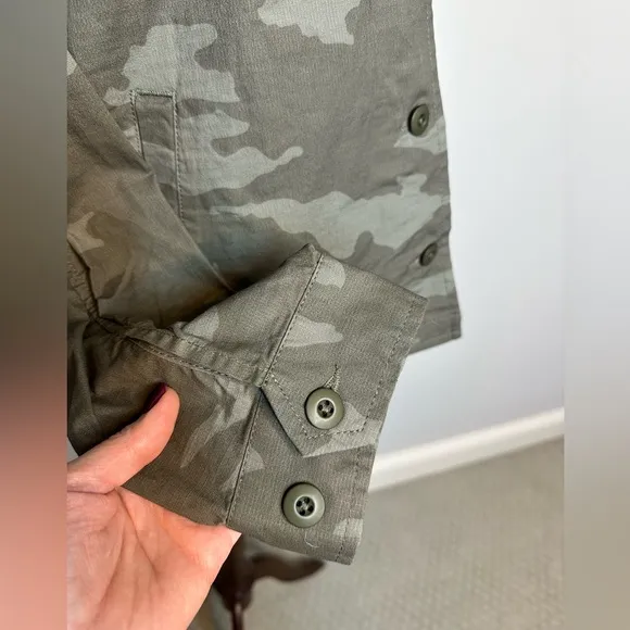 NWT sz M Vuori Ripstop Jacket oregano camo pockets lightweight jacket
