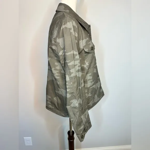NWT sz M Vuori Ripstop Jacket oregano camo pockets lightweight jacket