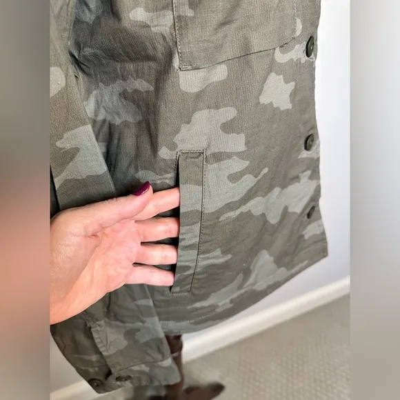 NWT sz M Vuori Ripstop Jacket oregano camo pockets lightweight jacket