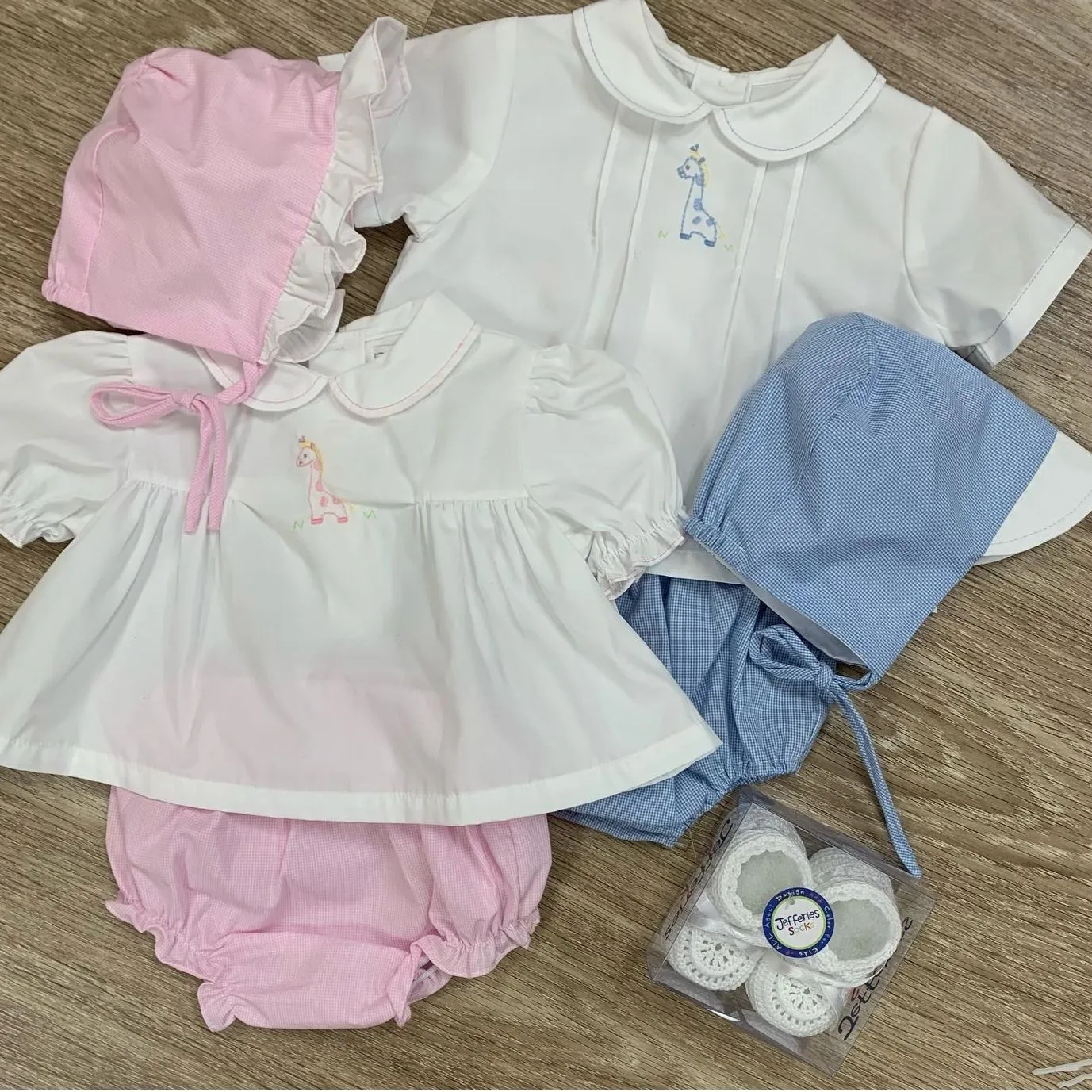 Petit Ami Boys White & Blue Giraffe Classic 3pc Diaper Set in Newborn 3 6 Months with Hat